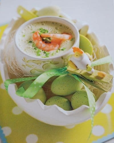 Sopinha espumosa de cebolinha com camarões