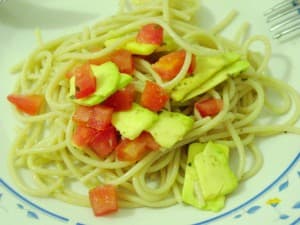 Espaguete com abacate