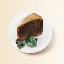 Bolo de banana com café e castanha picada