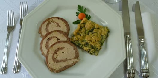 Rocambole de carne moída em 2 cores