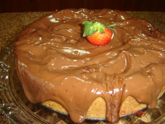 Bolo de amendoim com cobertura de ganache