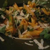 Penne com Pesto de Amêndoa e Pimentão