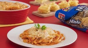 Macarrão Ninho com Frango Gratinado