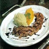 Rosbife de cordeiro ao vinagre balsâmico