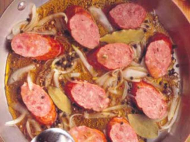 Linguiças Kielbasas na Cerveja