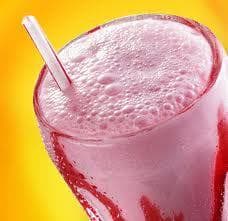 Suco de Morango ao Leite Caseiro