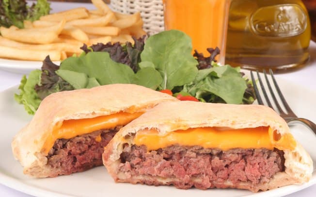Cheeseburguer no pão de pizza