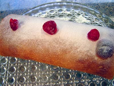 Rocambole de goiabada e coco