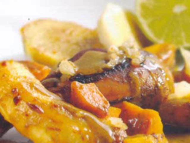 Frango ao curry com batata-doce e banana