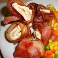 Enroladinhos de bacon e cream cheese