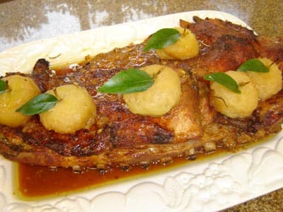 Costeletas de porco assadas com maçãs