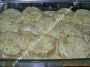 Batata Gratinada ao Molho Gorgonzola