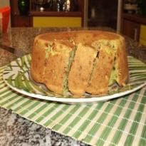 Bolo de Abacate com granola