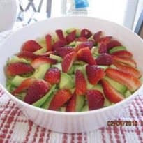 Salada de abacate com morango