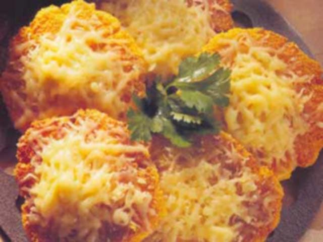 Panquecas de Fubá com Queijo Suíço e Ervas