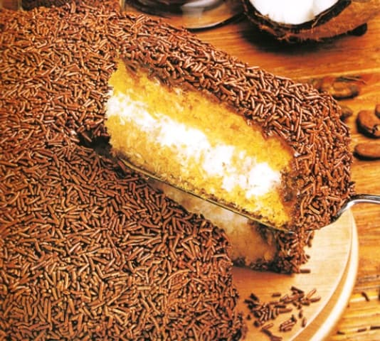 Bolo Prestígio Amarelinho