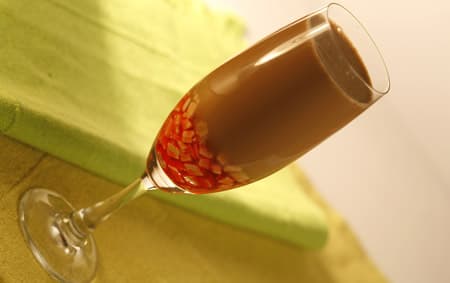 Leite, café, chocolate e aroma de romã