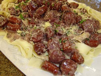 Fettuccine com molho de linguiças