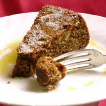 Bolo de abacaxi com azeite aromático