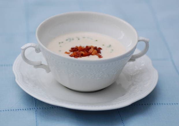 Sopa de castanha com bacon