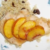 Frango assado com pêssegos