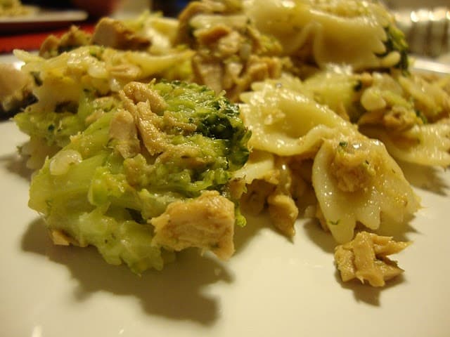 Lacinhos com Atum e Brócolis