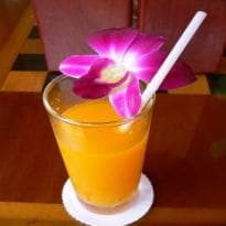 Suco de casca de abacaxi