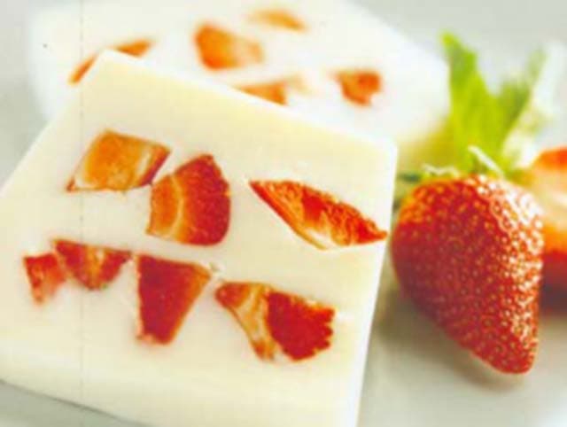 Tijolinho branco com morangos