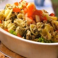 Salada de macarrão com sardinha