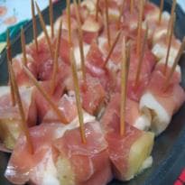 Palitos de Abacaxi com Presunto Parma