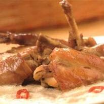 Coelho com creme de cogumelo