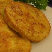 Fatias de berinjela à milanesa