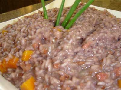 Risoto ao vinho tinto com linguiça Toscana