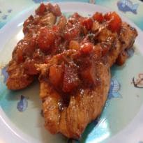 Frango Grelhado com Pimenta e Tomate