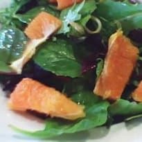 Salada de alface com frutas cítricas