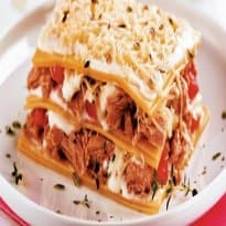 Lasanha com molho branco e atum