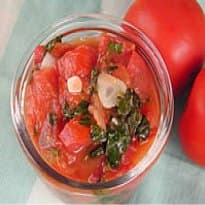 Cubos de Tomate com Manjericão