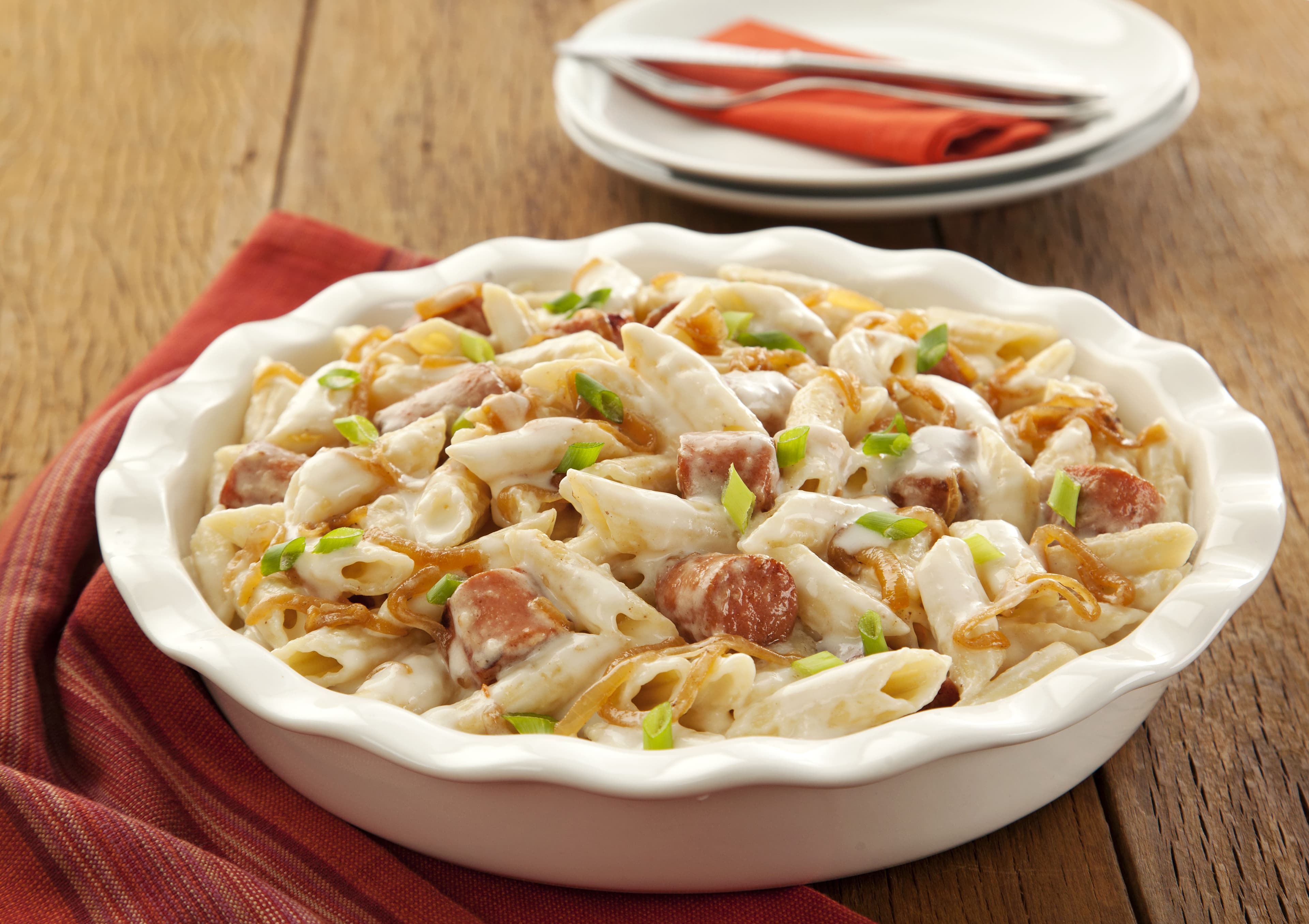 Macarrão Penne ao Molho de Queijo e Linguiça