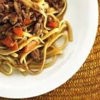 Macarrão com Tiras de Suíno