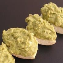 Homus com manjericão