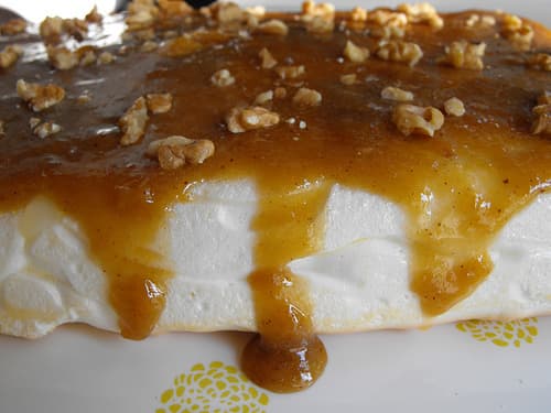 Pudim de Claras com Doce de Ovos de Canela