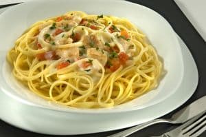Espaguete ao Molho Cremoso com Cação