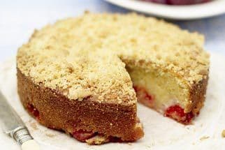 Bolo com Cobertura Streusel e Amêndoas