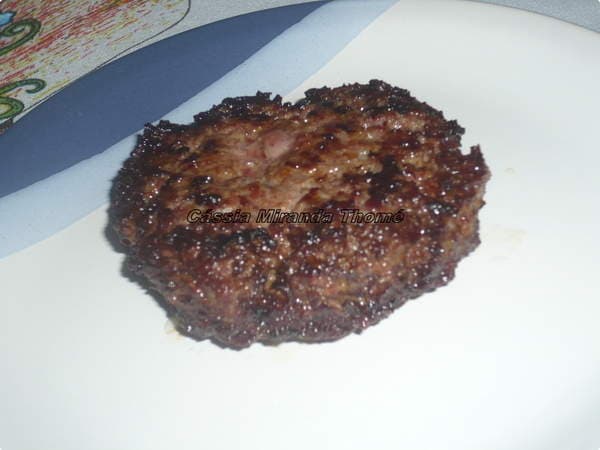Hambúrguer Carne Moída e Linguiça Calabresa