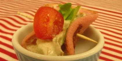 Minicrepe de beterraba com carne desfiada