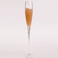 Coquetel com Pétalas de Rosa