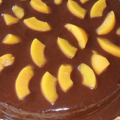 Torta de chocolate e pêssego