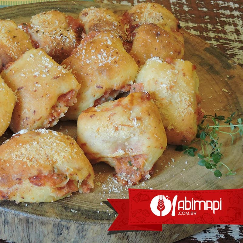 Pãezinhos de Mortadela com Queijo