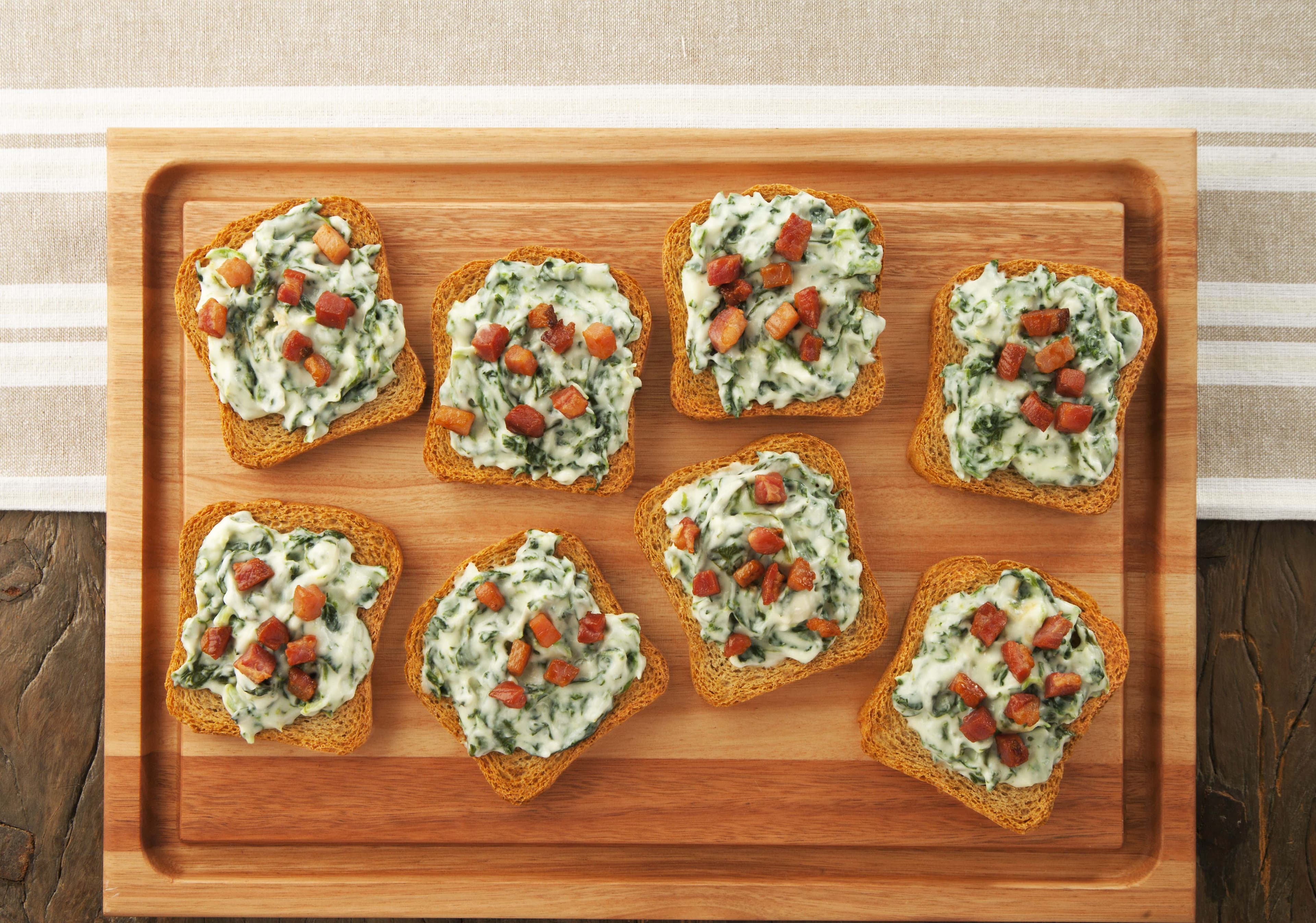 Torradas com Creme de Espinafre e Bacon