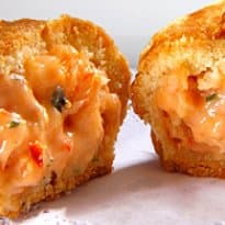 Mini empada de camarão e alho-poró